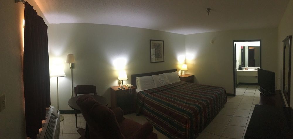 Relax Inn Mcrae Экстерьер фото